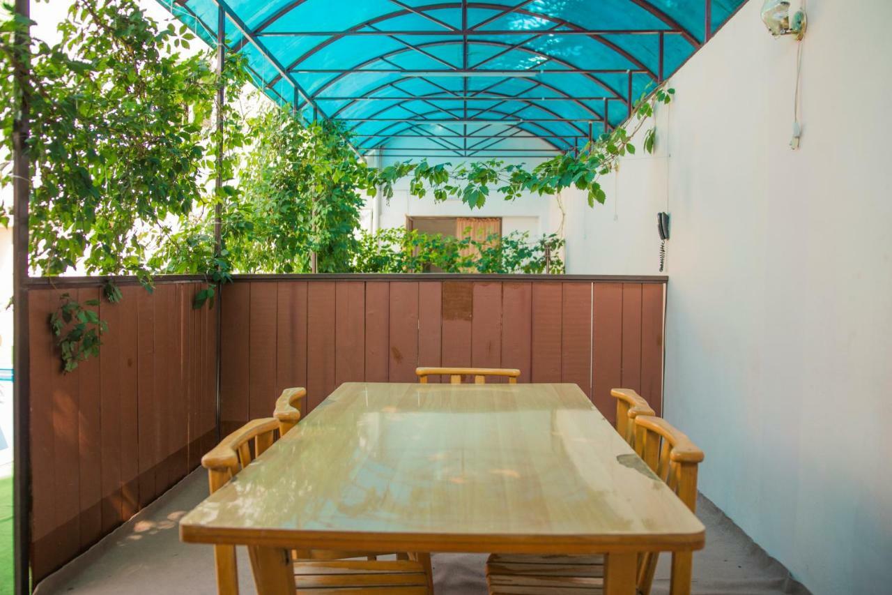 Zvartnots Ojakh Hotel เยเรวาน ภายนอก รูปภาพ