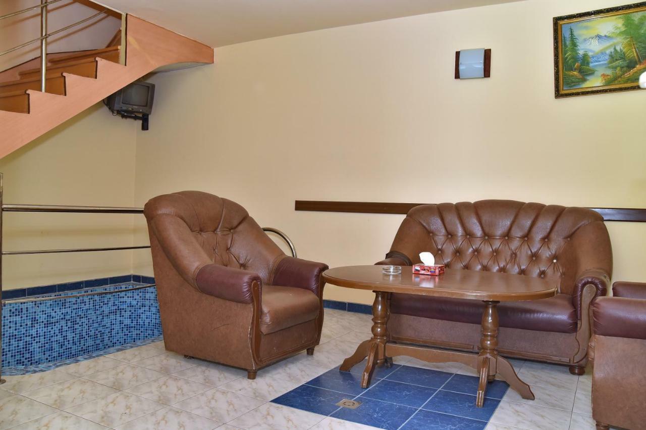 Zvartnots Ojakh Hotel เยเรวาน ภายนอก รูปภาพ