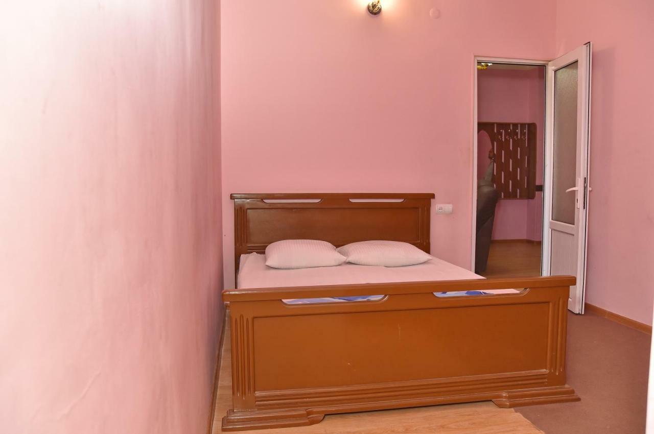 Zvartnots Ojakh Hotel เยเรวาน ภายนอก รูปภาพ