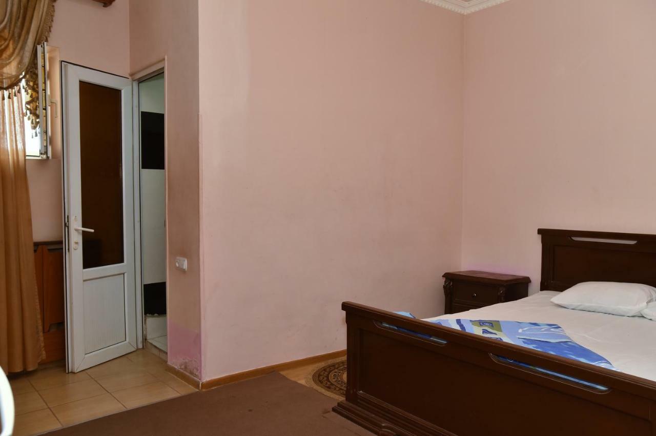Zvartnots Ojakh Hotel เยเรวาน ภายนอก รูปภาพ