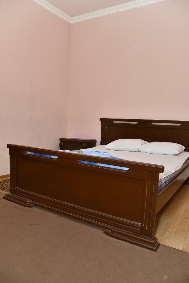 Zvartnots Ojakh Hotel เยเรวาน ภายนอก รูปภาพ